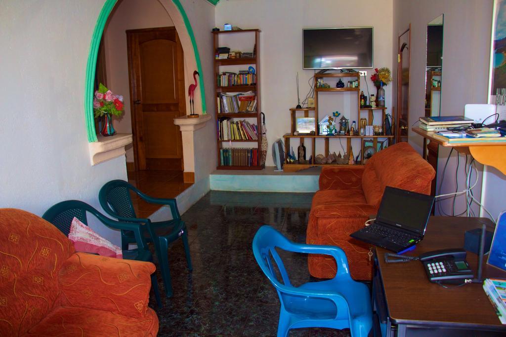 Hostal Nathaly Puerto Baquerizo Moreno Buitenkant foto