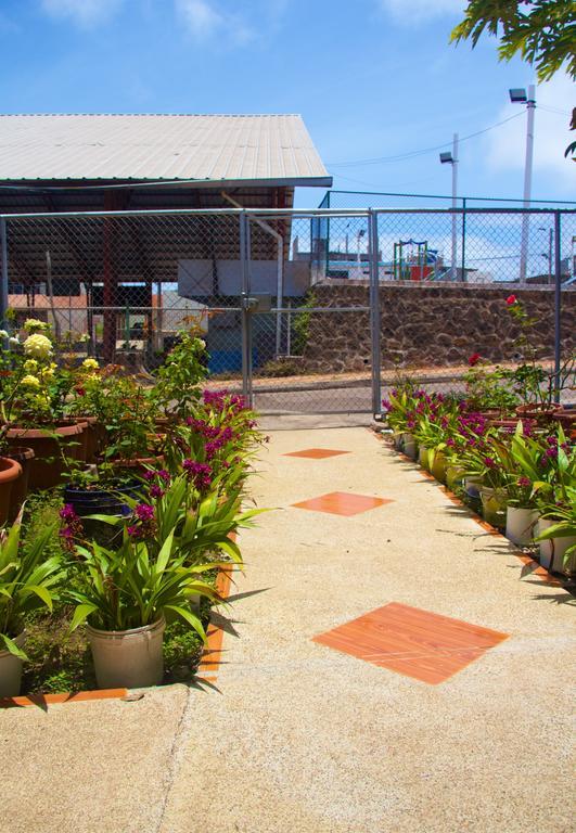 Hostal Nathaly Puerto Baquerizo Moreno Buitenkant foto